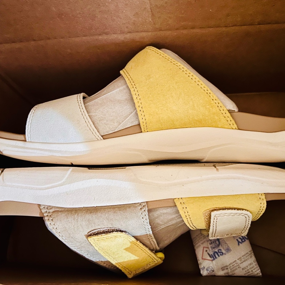 Earth Origins Cream and Yellow Suede Slide Sandals